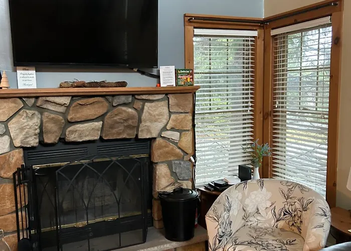 Camelback Private Home Located Behind Waterpark & Ski Lift