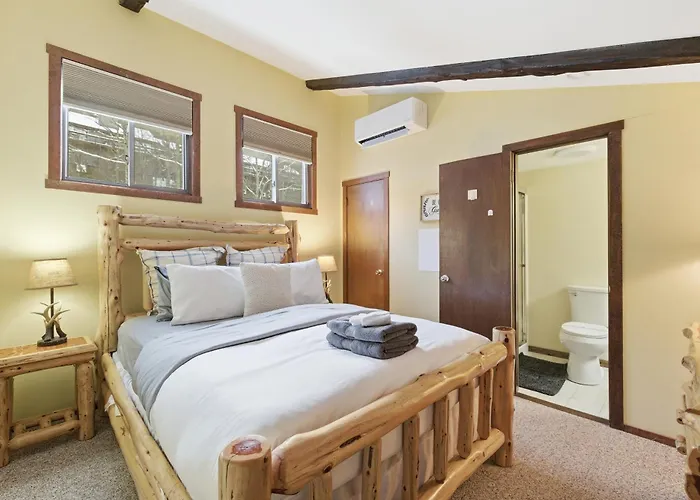 Cozy Camelback, Pocono Retreat W/ Mountain Views!